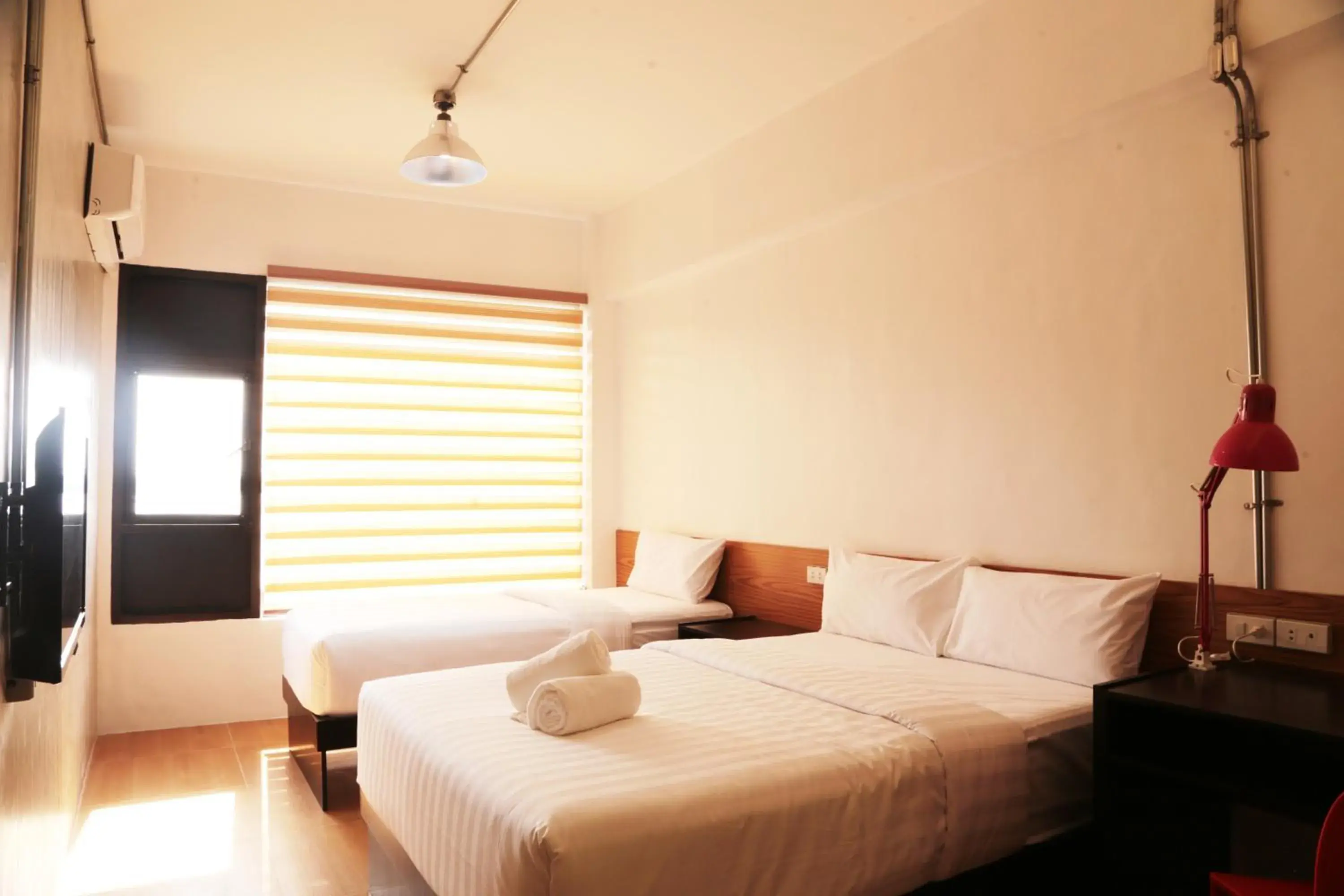 Photo of the whole room, Bed in Travelbee Seaside Inn